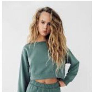 ZARA | Cropped Sweatshirt Sage Green Sz LARGE